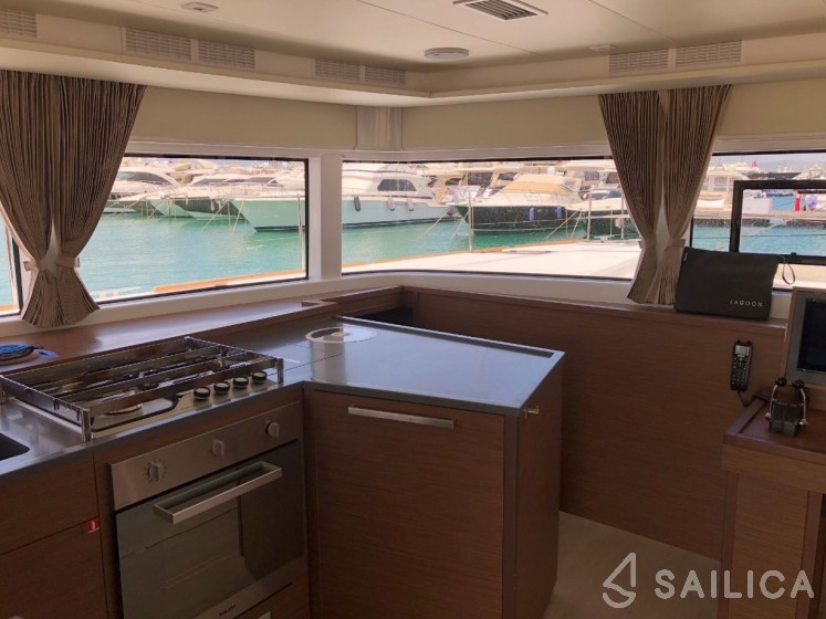 Lagoon 52F - Yacht Charter Sailica