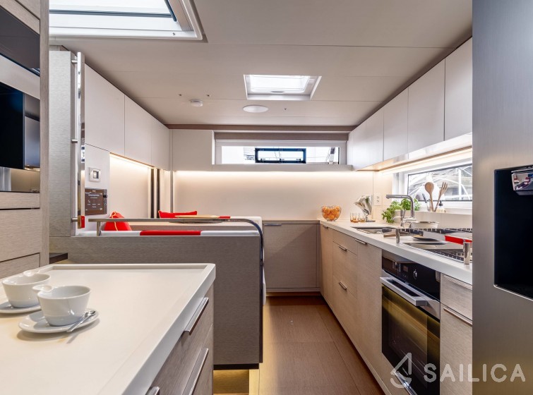 Lagoon Sixty 5 - Yacht Charter Sailica