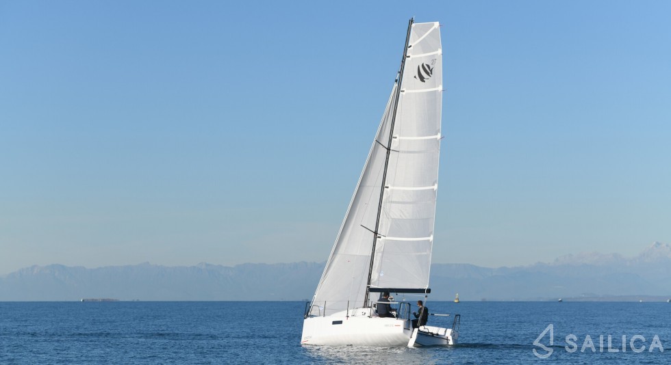 First 27 - Yacht Charter Sailica