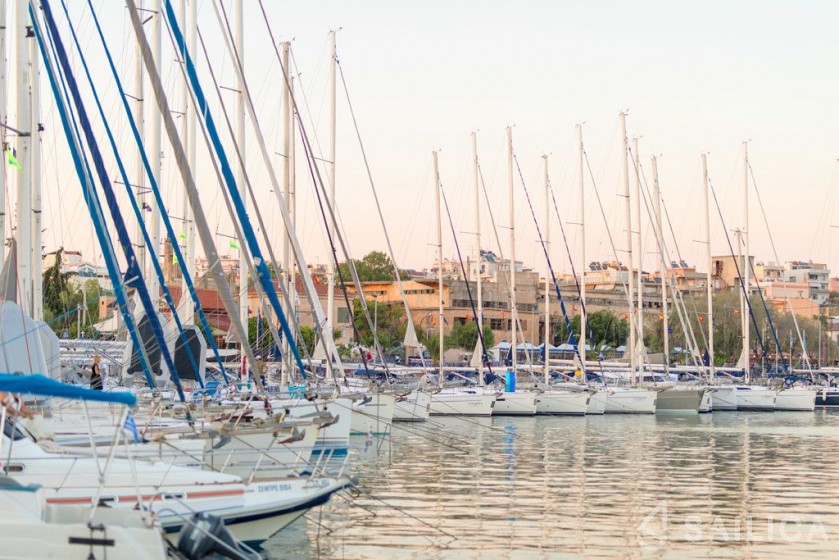 Moon Yacht 60 - Yacht Charter Sailica