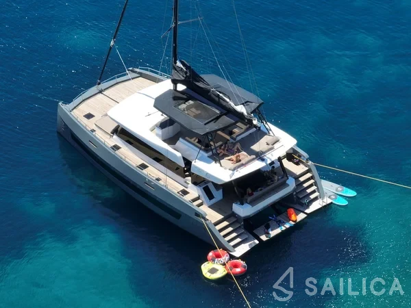Moon Yacht 60 - Yacht Charter Sailica