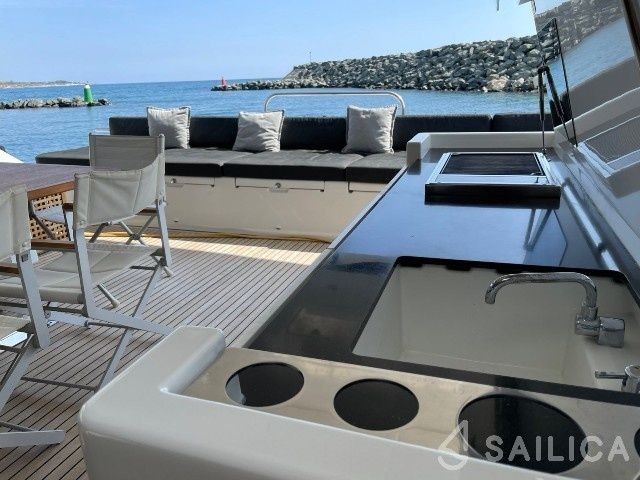 Moon Yacht 60 - Yacht Charter Sailica