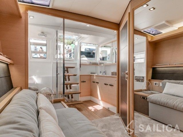 Moon Yacht 60 - Yacht Charter Sailica