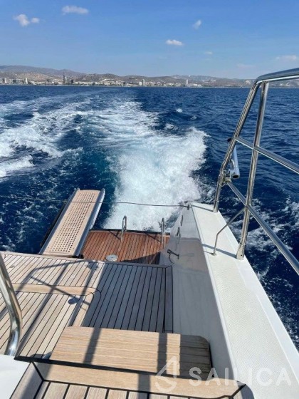 Moon Yacht 60 - Yacht Charter Sailica