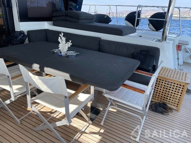 Moon Yacht 60 - Yacht Charter Sailica
