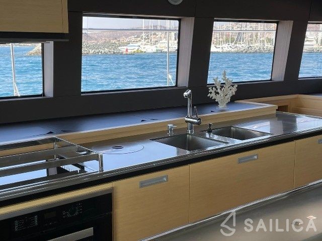 Moon Yacht 60 - Yacht Charter Sailica