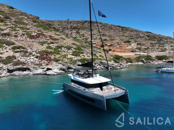 Moon Yacht 60 - Yacht Charter Sailica