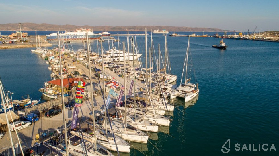 Moon Yacht 60 - Yacht Charter Sailica