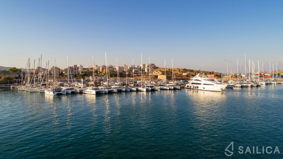 Moon Yacht 60 - Yacht Charter Sailica