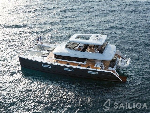Moon Yacht 60 - Yacht Charter Sailica
