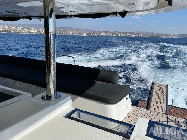 Moon Yacht 60 - Yacht Charter Sailica