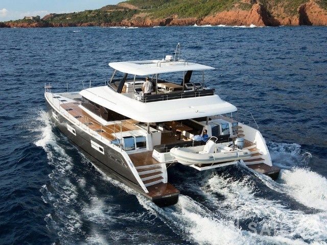 Moon Yacht 60 - Yacht Charter Sailica