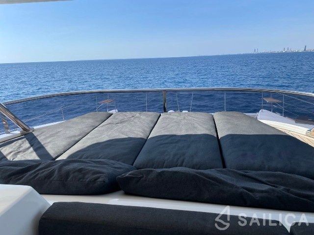 Moon Yacht 60 - Yacht Charter Sailica