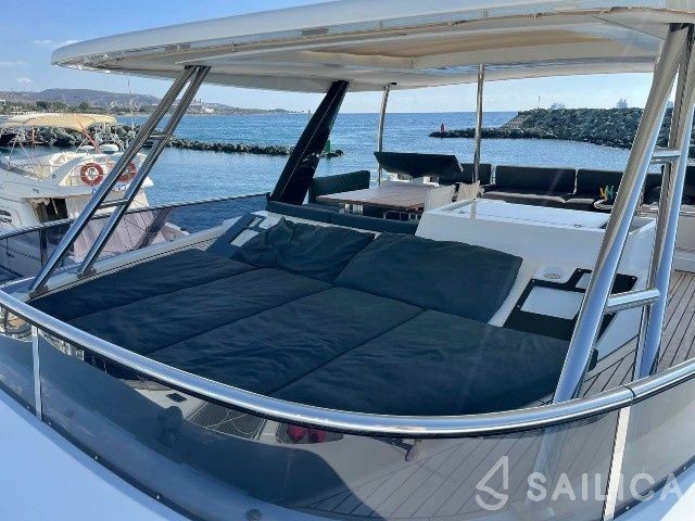 Moon Yacht 60 - Yacht Charter Sailica