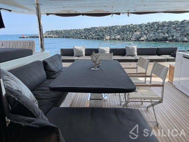 Moon Yacht 60 - Yacht Charter Sailica