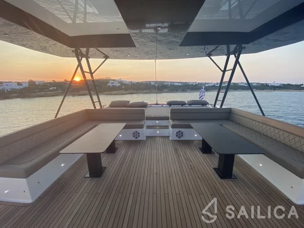 Moon Yacht 60 - Yacht Charter Sailica