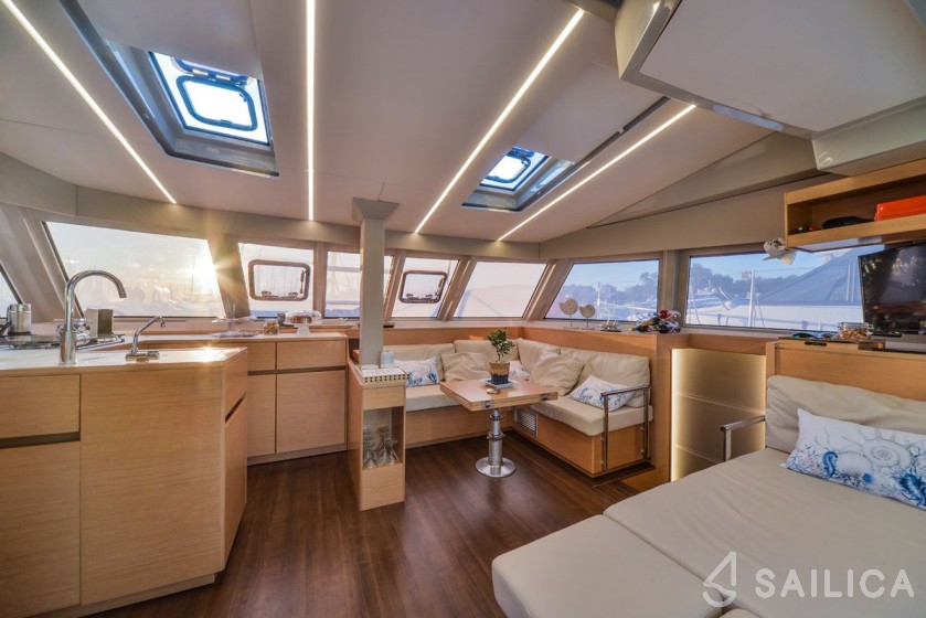 Nautitech 46 Fly - Yacht Charter Sailica