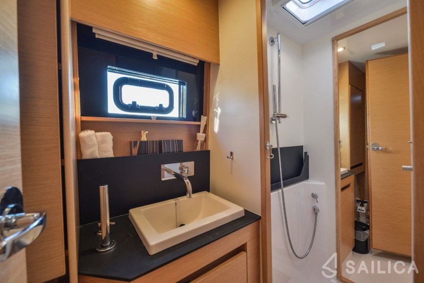 Nautitech 46 Fly - Yacht Charter Sailica