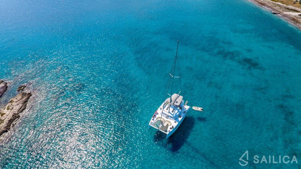 Nautitech 46 Fly - Yacht Charter Sailica