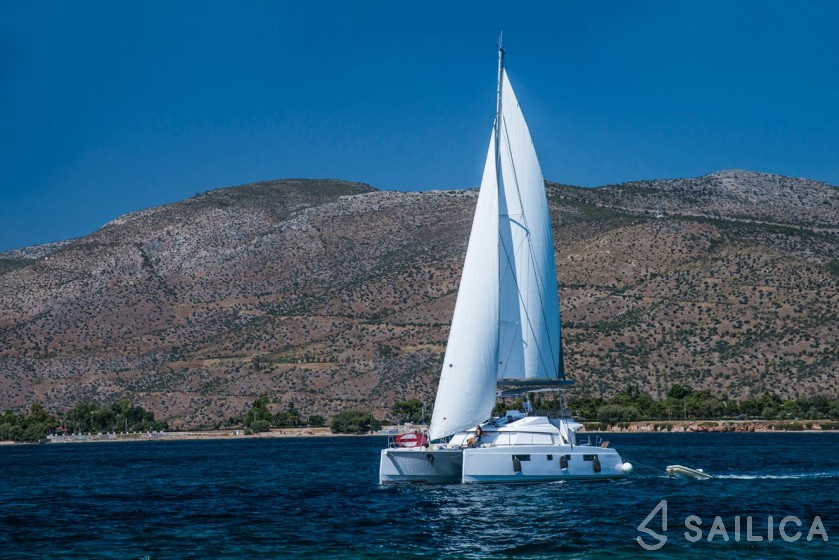 Nautitech 46 Fly - Yacht Charter Sailica