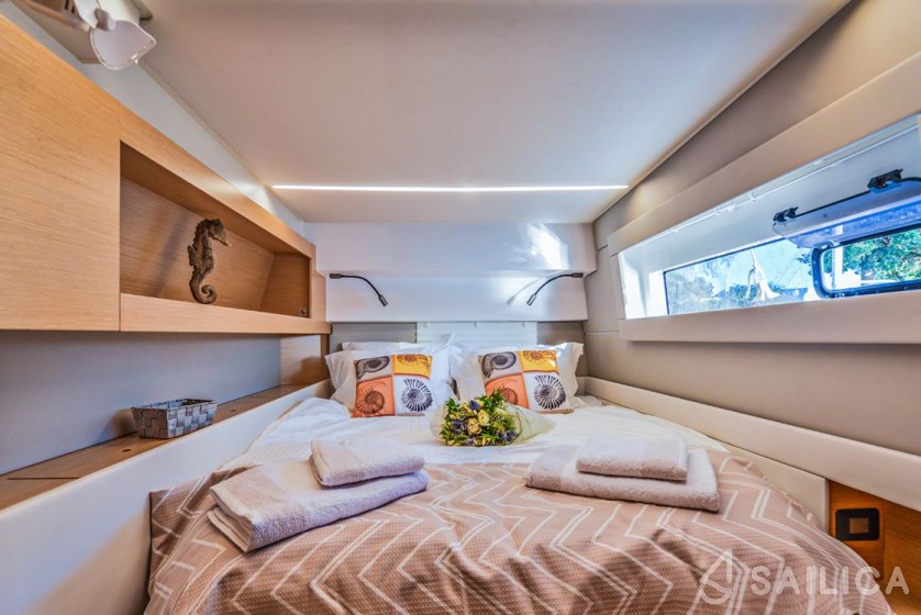 Nautitech 46 Fly - Yacht Charter Sailica