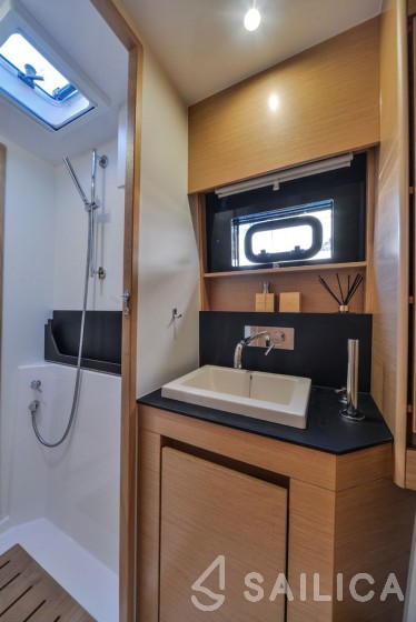 Nautitech 46 Fly - Yacht Charter Sailica