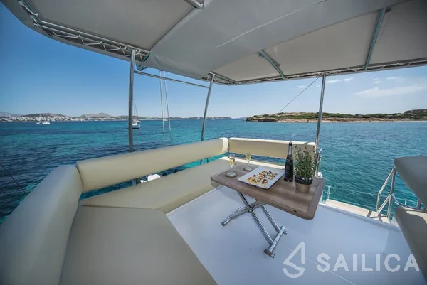 Nautitech 46 Fly - Yacht Charter Sailica