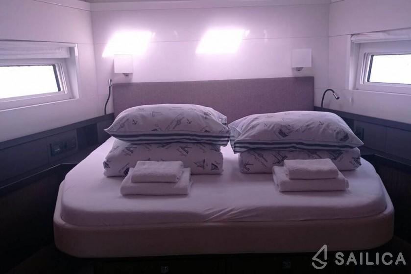 Oceanis 62 - Yacht Charter Sailica