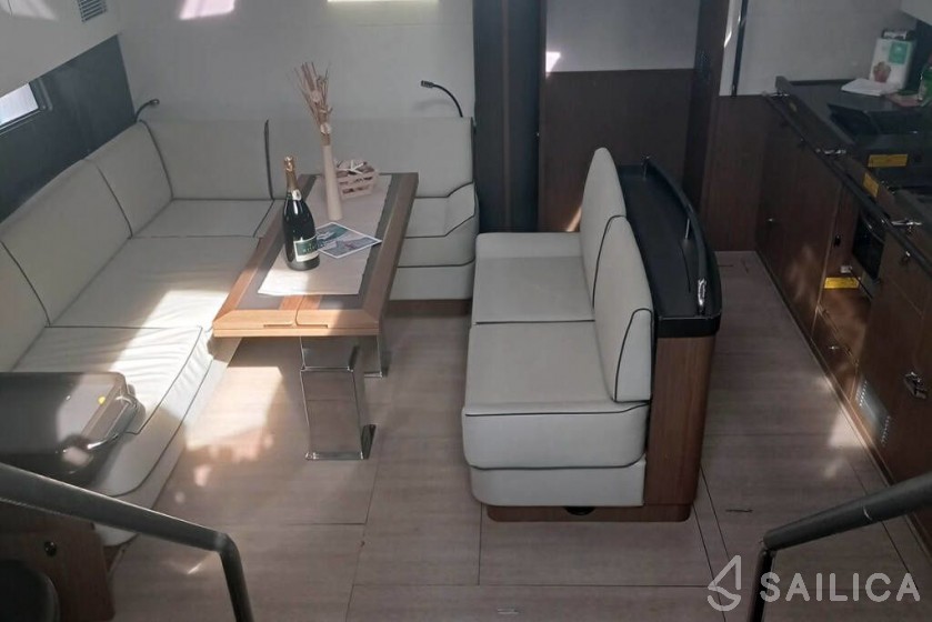 Oceanis 62 - Yacht Charter Sailica