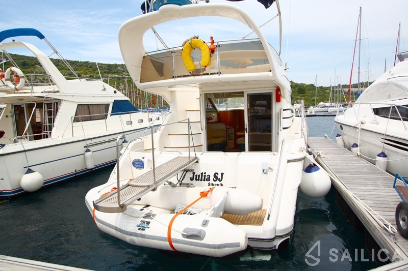 Phantom 40 - Yacht Charter Sailica