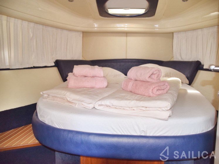 Phantom 40 - Yacht Charter Sailica
