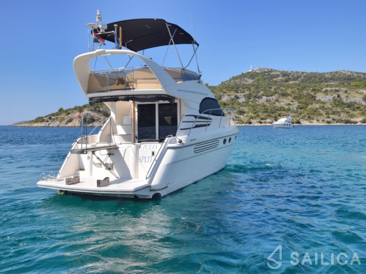 Phantom 40 - Yacht Charter Sailica