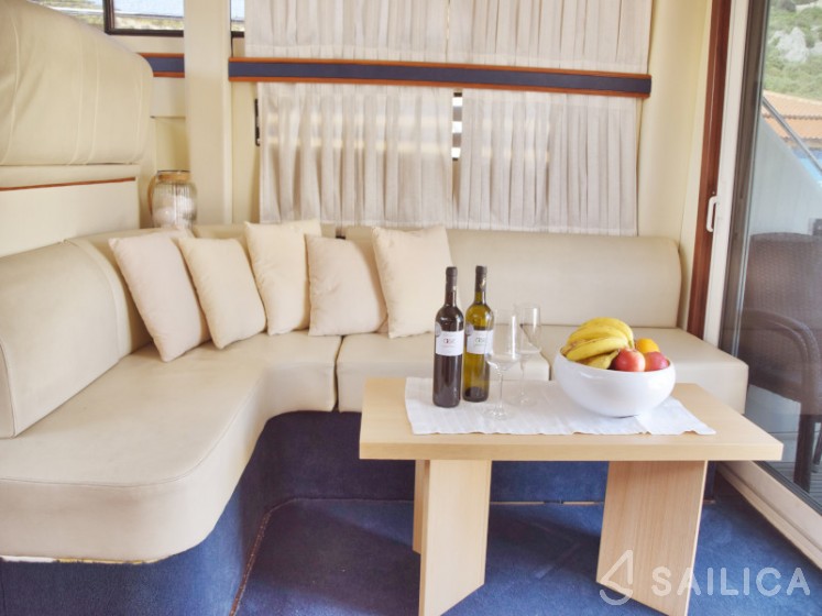 Phantom 40 - Yacht Charter Sailica