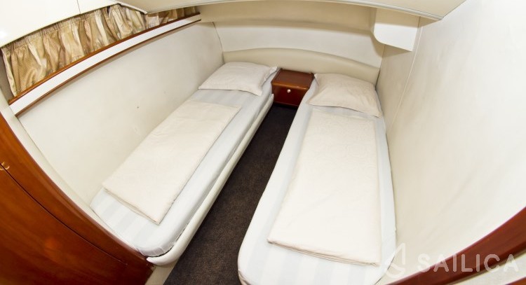 Phantom 40 - Yacht Charter Sailica