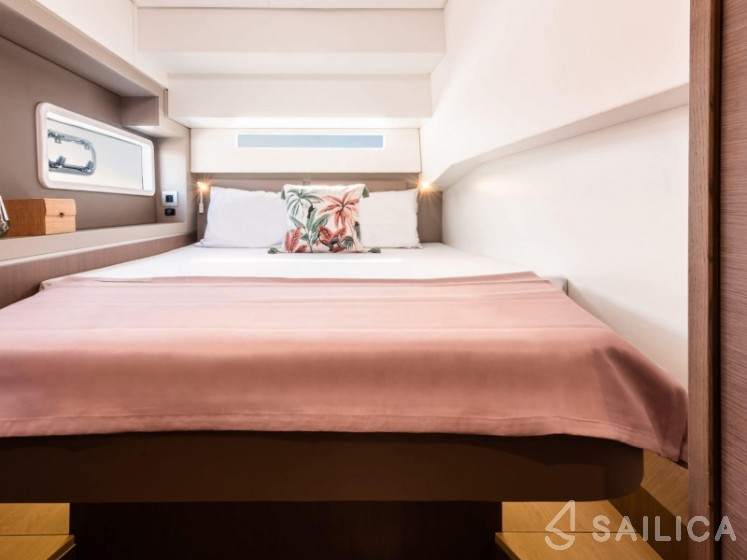 Bali 4.2 - Yacht Charter Sailica