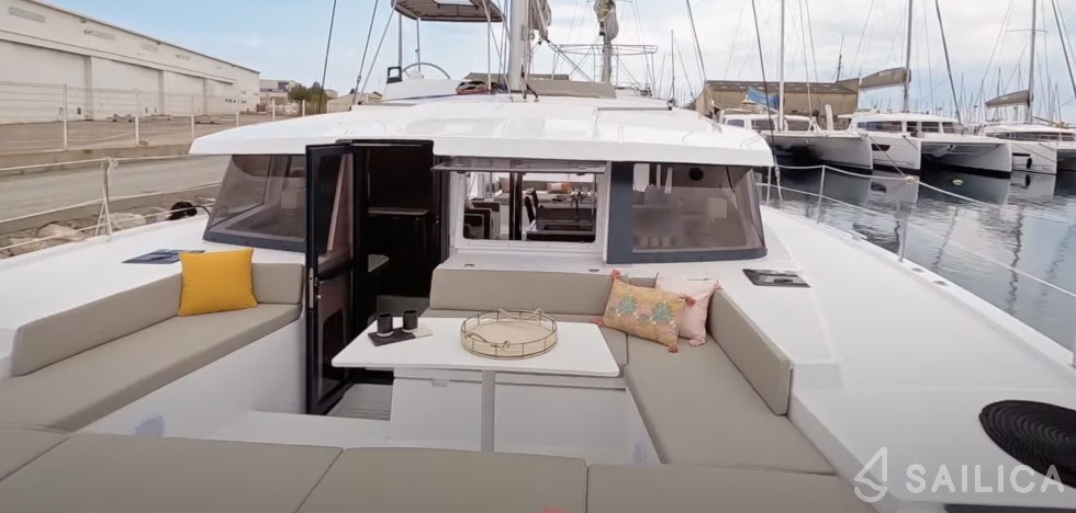 Bali 4.2 - Yacht Charter Sailica
