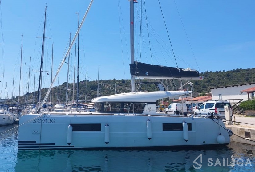 Lagoon 40 - Yacht Charter Sailica
