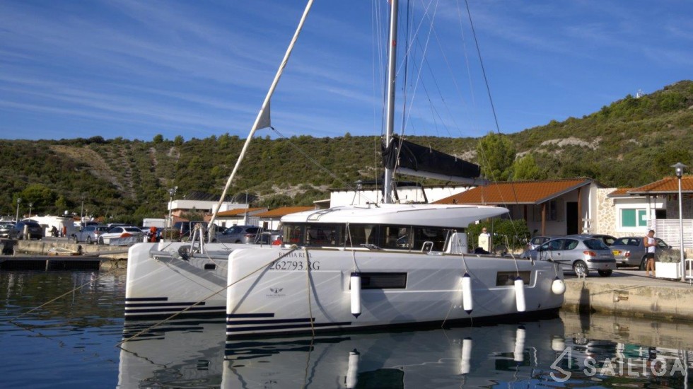 Lagoon 40 - Yacht Charter Sailica