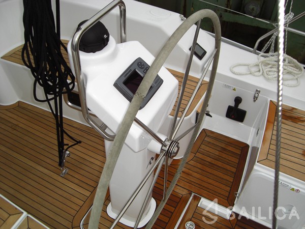 Hanse 320 - Yacht Charter Sailica