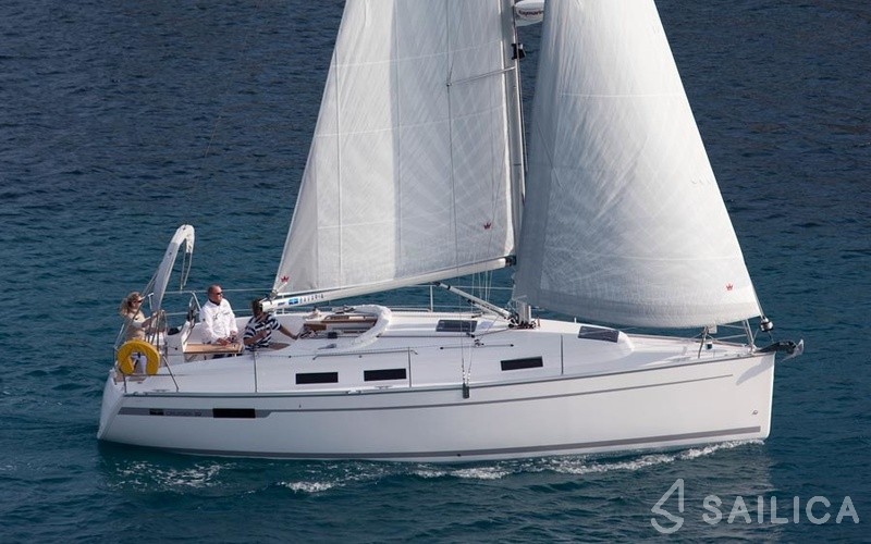 Bavaria 32 - Yacht Charter Sailica