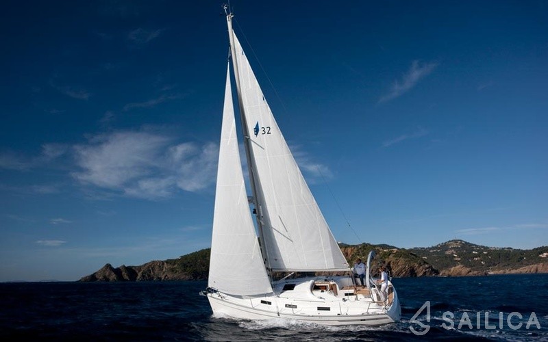 Bavaria 32 - Yacht Charter Sailica