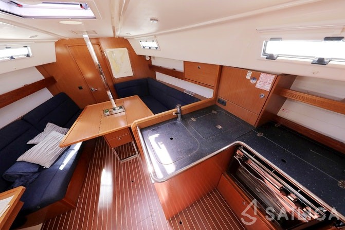 Bavaria 32 - Yacht Charter Sailica