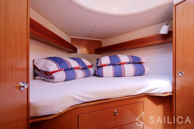 Bavaria 32 - Yacht Charter Sailica