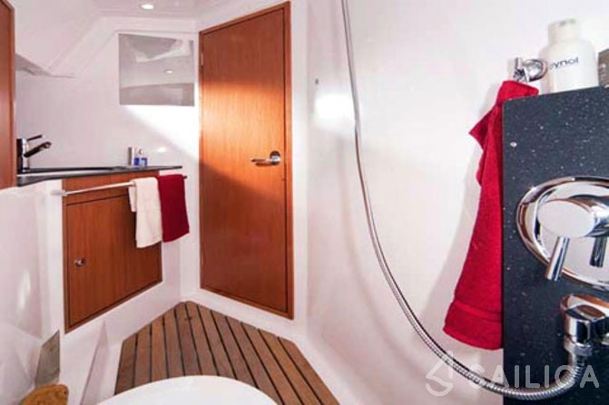 Bavaria 32 - Yacht Charter Sailica