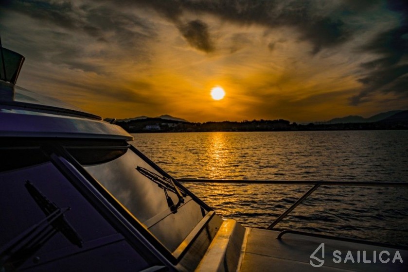 Princess 55 F - Yacht Charter Sailica