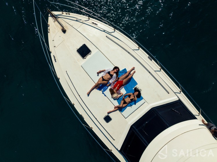 Princess 55 F - Yacht Charter Sailica