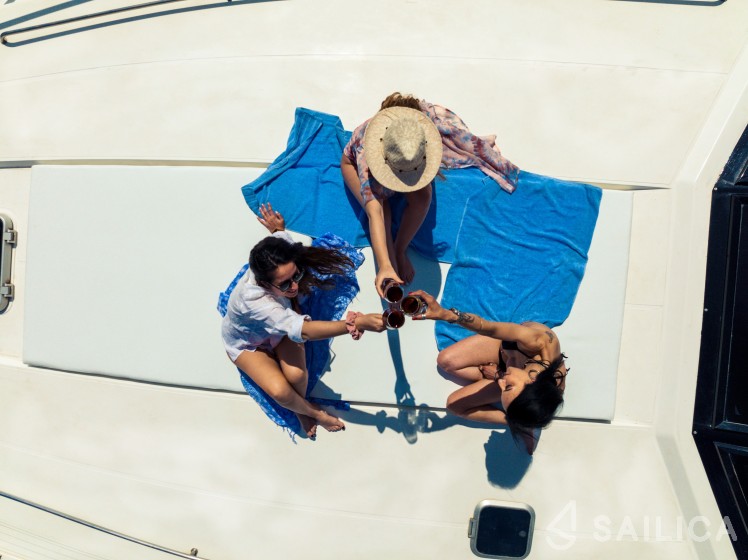 Princess 55 F - Yacht Charter Sailica