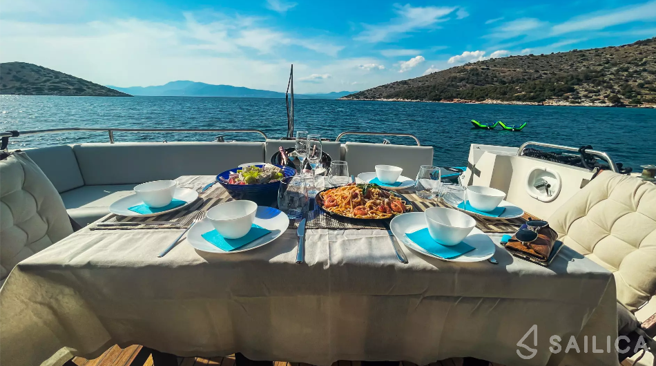 Princess 55 F - Yacht Charter Sailica