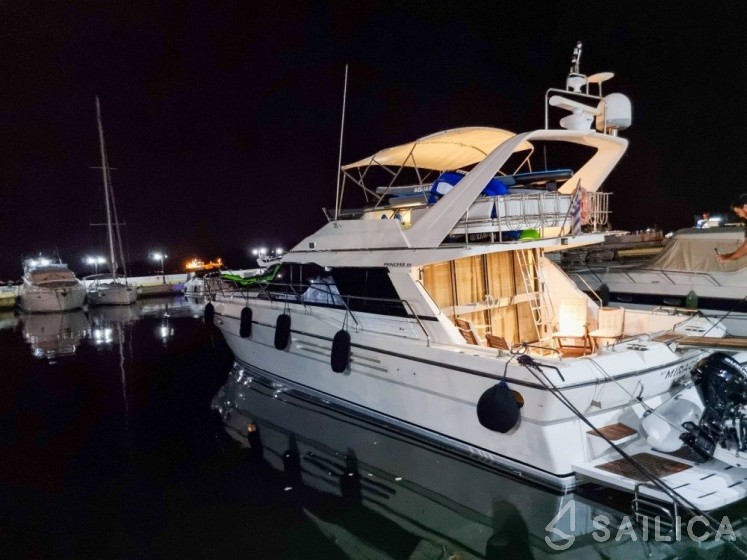 Princess 55 F - Yacht Charter Sailica
