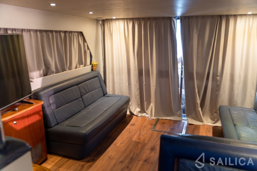 Princess 55 F - Yacht Charter Sailica